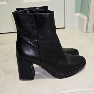 Naturalizer black leather heeled boots